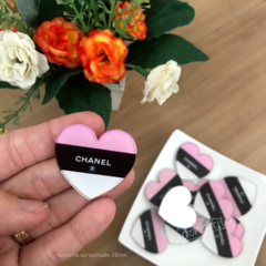Aplique Acrílico Coração Chanel Rosa