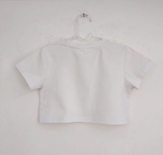 Camiseta branca cropped - tam 4-5 anos - shein