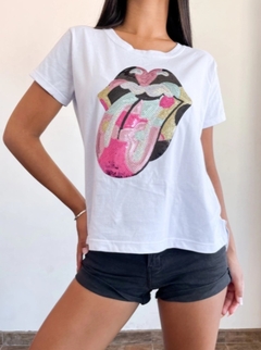 REMERA CON BRILLOS