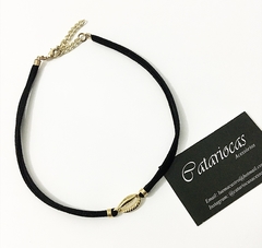 Choker camurça black com búzios Gold