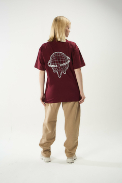 REMERA WORLDCHILLS BORDO en internet