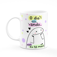 Caneca Flork Meme O Dia Ta Lindo Mas eu To Mais - comprar online