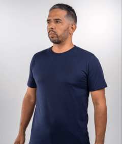 Camiseta Básica Algodão Ecológico Gemmini Colab Azul Escuro - comprar online