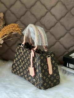 Bolsa Louis Vuitton Montaigne na internet