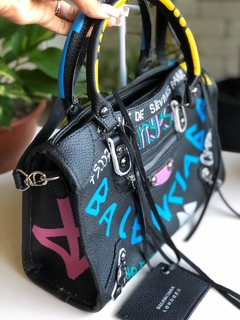 Bolsa Balenciaga na internet