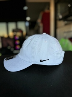 Boné Nike Nome- Branco - comprar online