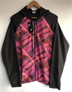 Corta Vento Nike Feminino- Estampado Preto c/ Rosa