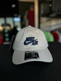 Boné Nike AIR- BEGE SÍMBOLO AZUL - comprar online