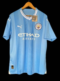 MANCHESTER CITY AZUL CLARO- DETALHES 23/24