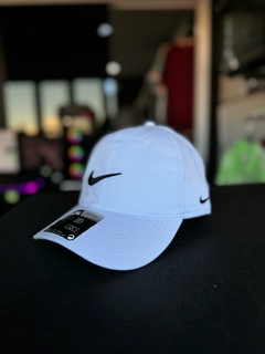 Boné Nike Símbolo- Branco