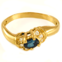 Anel Safira Azul e Diamantes feito com Ouro 18K