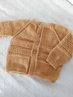 CARDIGAN CAMEL CON BOTONES DE COCO