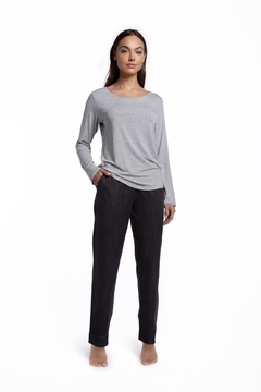 PIJAMA FEMININO LONGO BLUSA LISA E CALÇA RISCA DE GIZ INPIRATE REF. 14687