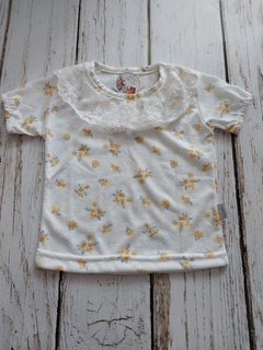 Remera flores amariilas