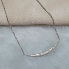 Colar Choker Meia Lua Cravejado com Zircônias no Banho de Ródio Branco na internet