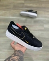 Nike Air Force preto/Detalhes dourado