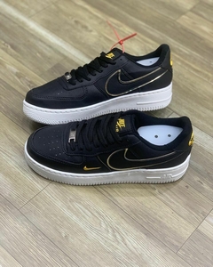 Nike Air Force preto/Detalhes dourado - comprar online