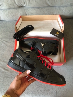 NIKE AIR JORDAN PRETO/VERMELHO