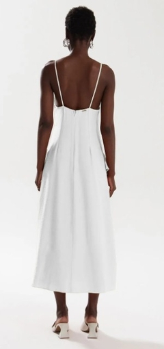 VESTIDO IÓDICE MIDI DECOTE V COM BABADO OFF WHITE - comprar online