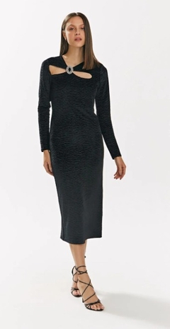 VESTIDO IÓDICE MIDI DECOTE V DETALHE AVIAMENTOS PRETO - comprar online