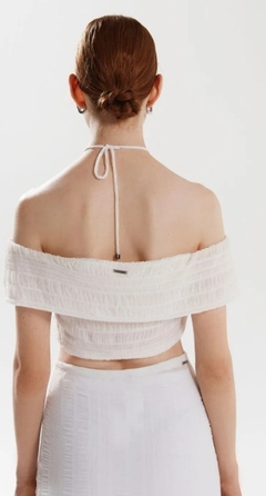 TOP IÓDICE CROPPED OMBRO A OMBRO DETALHE ALÇA OFF WHITE - Via Rosê Boutique