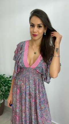 VESTIDO INDIANO - LONGO - MANGA CURTA BABADO - DECOTE V ROSA - comprar online