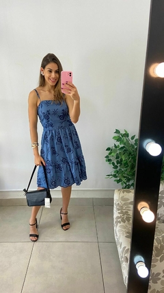 VESTIDO CURTO - BORDADO FLORES JEANS - BEM ME QUERO