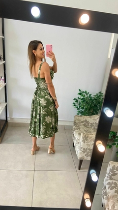 VESTIDO MIDI - ALÇA - FUNDO VERDE - comprar online