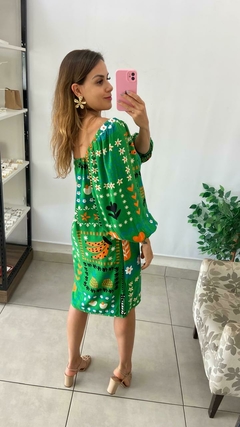 VESTIDO CURTO - INSP FARM - FUNDO VERDE - BEM ME QUERO