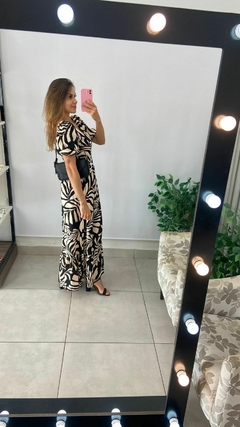 VESTIDO LONGO - MANGA - DUNA - FUNDO BEGE DETALHES EM PRETO - loja online