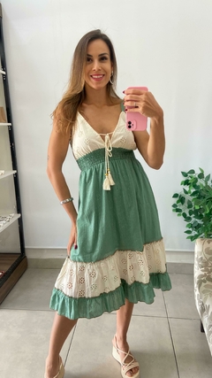 VESTIDO MIDI - INDIANO - ALÇA- NUDE COM SAIA VERDE BRILHO na internet