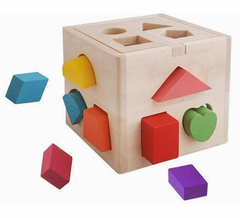 Cubo de madera con figuras
