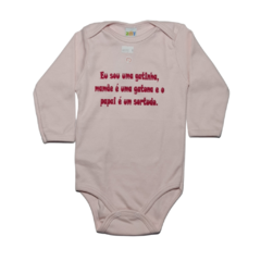 BODY FEMININO FRASE MANGA LONGA EU SOU UMA GATINHA/ROSA - REF. 13.00016EFE TAM. M