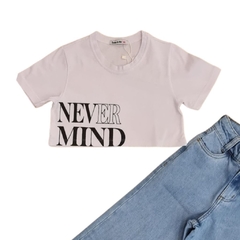 Camiseta Infantil Feminina, Blusa Cropped Leve Soltinha Moda Casual 'NEVER MIND' - Ref. 6000-08-BRANCA