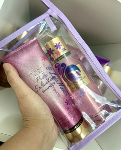 Kit Victoria’s Secret Shimmer Pure Seduction Body Splash + hidratante + necessaire - Loja Nikkis