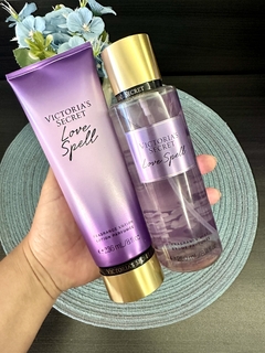 Kit Victoria’s Secret Love Spell Body Splash + hidratante + necessaire - comprar online