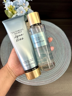 Kit Victoria’s Secret Aqua Kiss Body Splash + hidratante + necessaire - comprar online