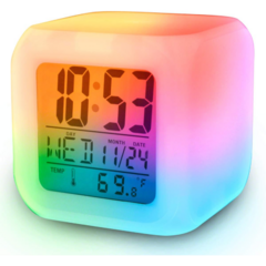 Reloj Despertador Alarma Temperatura Y 7 Luces De Colores en internet