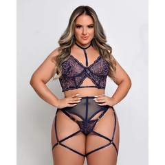 Conjunto Plus Size com cinta liga