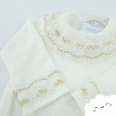 Body Off White de Algodão Helena - Gola e Punho com Renda Dourada - comprar online