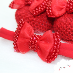 Sapatinho de Tricô Vermelho com Faixinha em Organza e Pérolas - comprar online