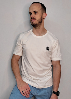 Camiseta New York Yankees MLB New Era off white CNBR1708