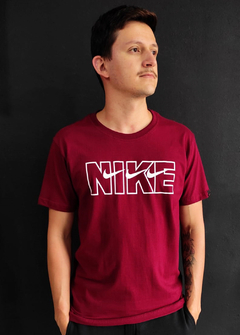 Camiseta Nike name Big Bordo CNVM944