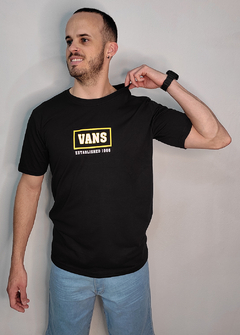 Camiseta Vans Take A Stand Box preta CVPT1709