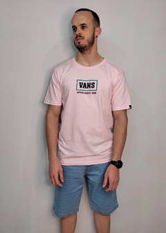 Camiseta Vans Take A Stand Box rosa CVRS1710 na internet