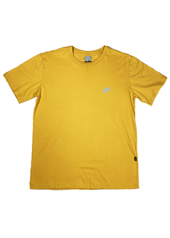 Camiseta Nike Básica Amarelo CNAM220