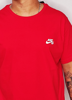 Camiseta Nike SB basica vermelha CNVM799 - comprar online