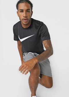 Camiseta Nike Leg Swoosh Preta CNPT1367 - comprar online