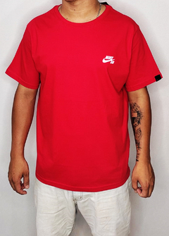 Camiseta Nike SB basica vermelha CNVM799