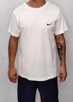 Camiseta Nike Breathe Run Basica Off White CNBR1096